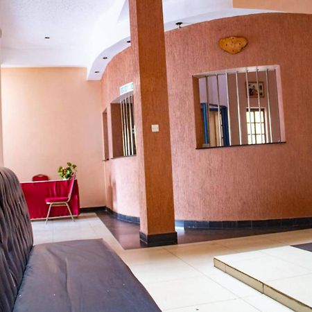 Deka Hotel Ngara Equity Найробі Екстер'єр фото